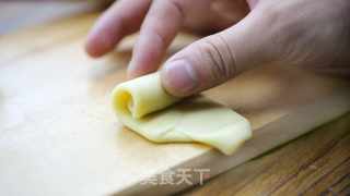 I Am The Chef Sharing The Recipe for Making Egg Yolk Pastry recipe