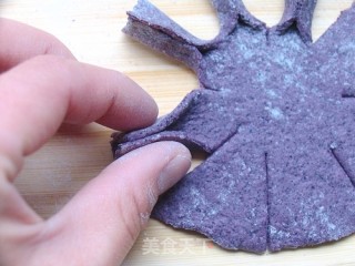 Nutritious Breakfast-black Rice Bean Paste Chrysanthemum Buns recipe