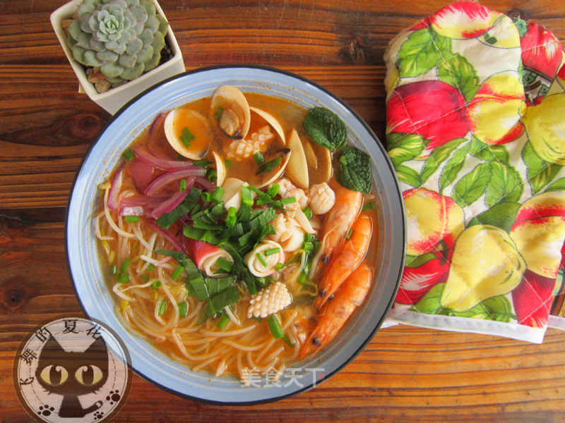 Thai Style Seafood Hot and Sour Pho