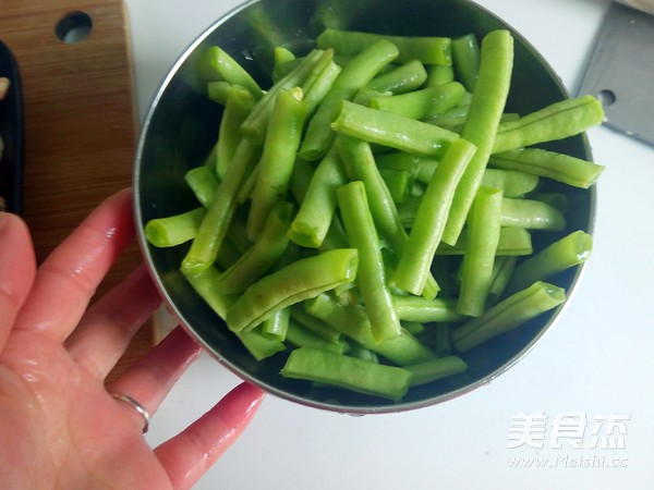 Braised Noodles with Beans recipe