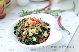 Purslane with Garlic and Hemp Sauce recipe