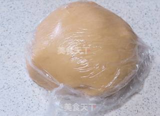 Mooncake with Lotus Seed Paste and Egg Yolk recipe