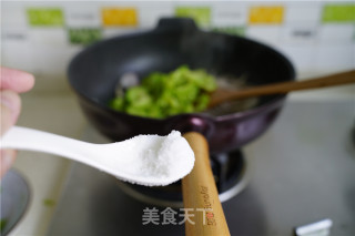 Stir-fried Bitter Gourd with Beef and Onion recipe