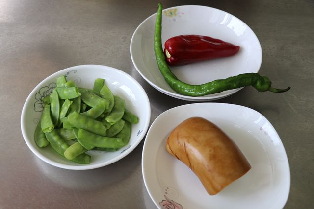 Vegetarian Chicken Stir-fried Vegetables with Peas recipe