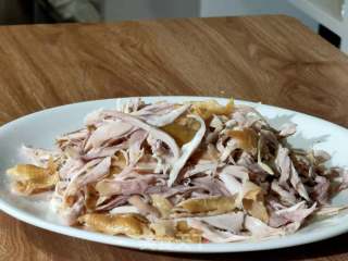 Spicy Bone Fragrant Shredded Chicken recipe