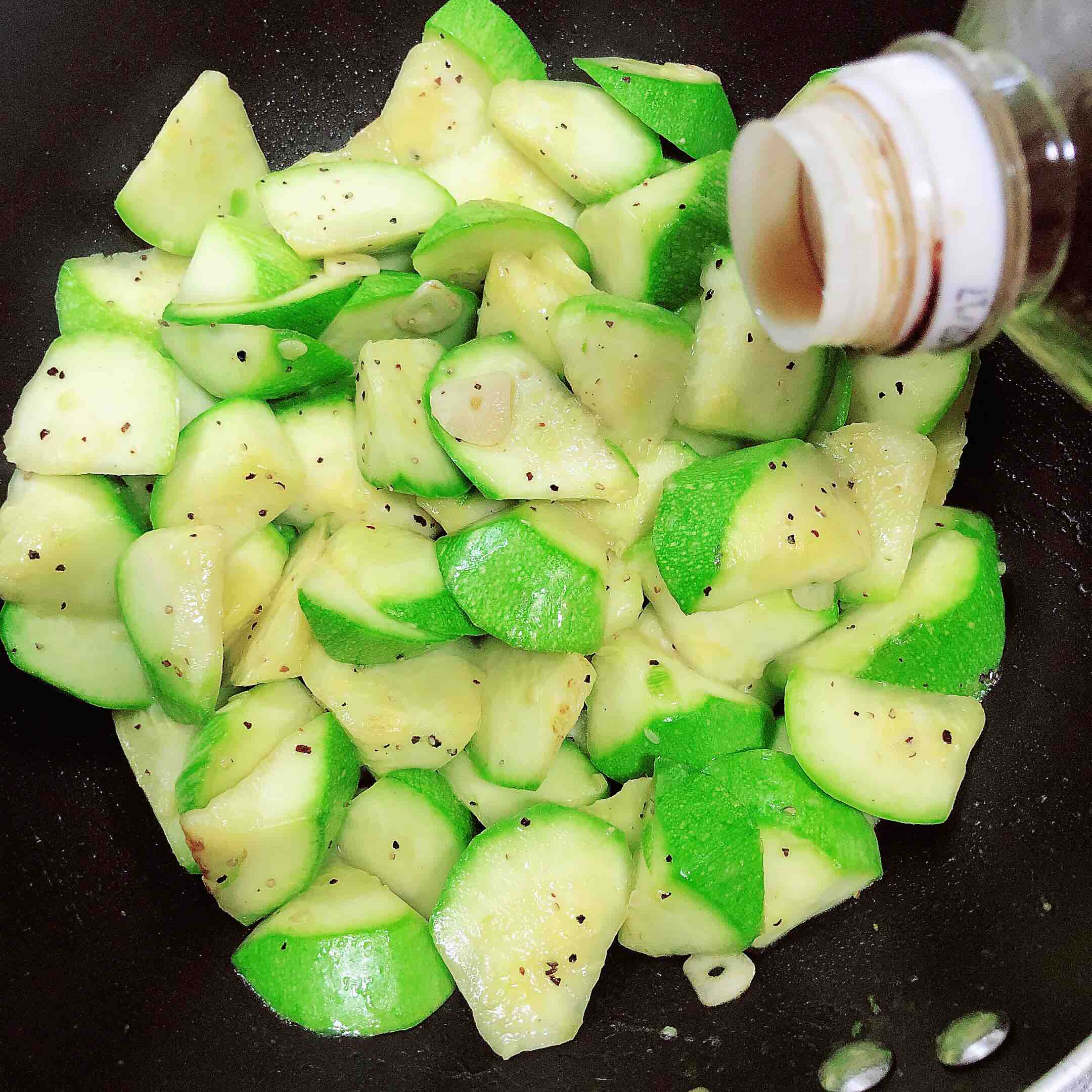 Zucchini with Butter and Black Pepper (quick Dishes) recipe