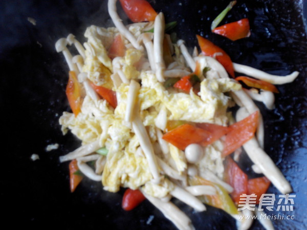 Scrambled Eggs with Dried Mushrooms recipe