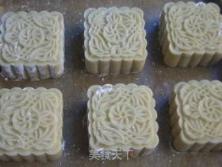 Mooncake with Red Bean, Lotus Paste and Egg Yolk recipe