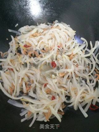 Stir-fried Shredded Radish with Dried River Prawns recipe