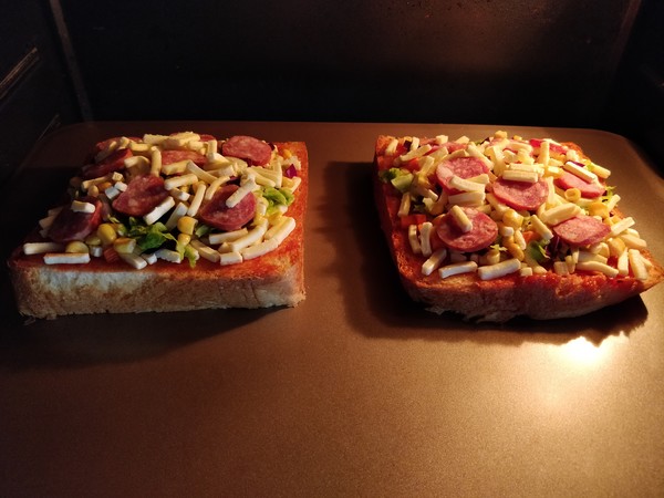 Sausage Toast Pizza recipe