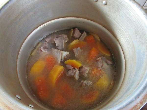 Meaty Papaya Soup recipe