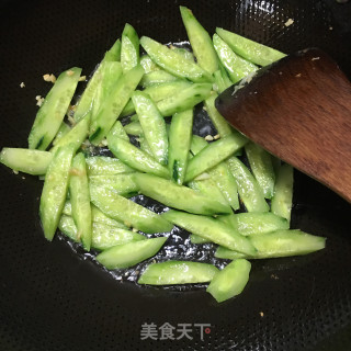 Scrambled Eggs with Cucumber recipe