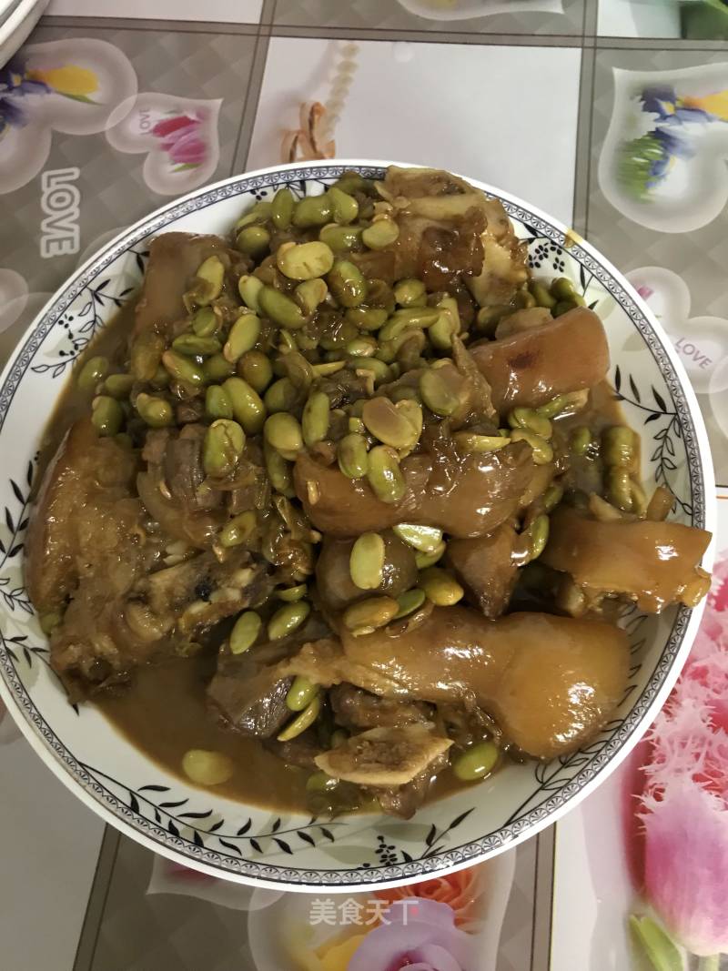 Braised Pork Knuckles with Edamame recipe