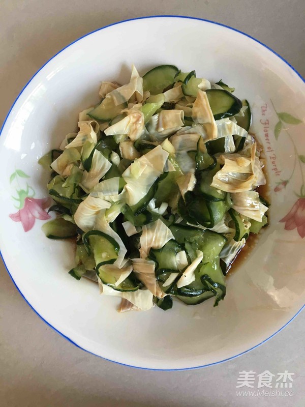 Cucumber Mixed with Bean Curd recipe