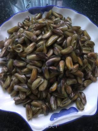 Stir-fried Sea Melon Seeds with Nine Layers recipe