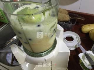 Cantaloupe Blueberry Milkshake recipe
