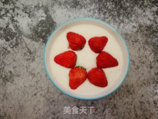 Strawberry Oatmeal Yogurt Bowl recipe