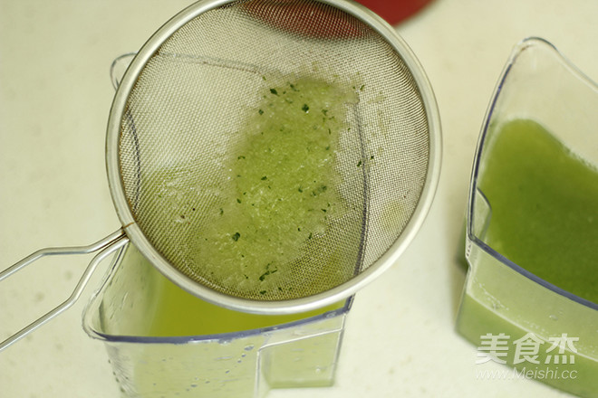 Freshly Squeezed Cucumber and Sydney Juice recipe