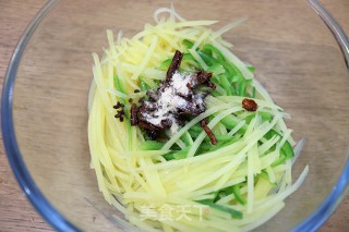 Stir-fried Green Pepper and Potato Shreds recipe