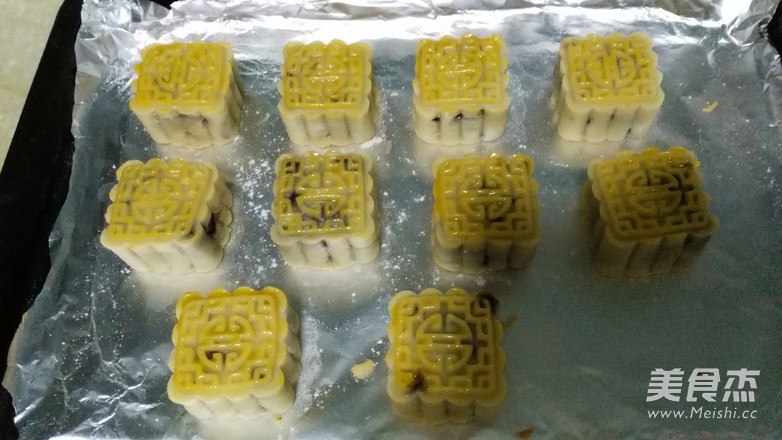 Bean Paste and Egg Yolk Mooncakes recipe