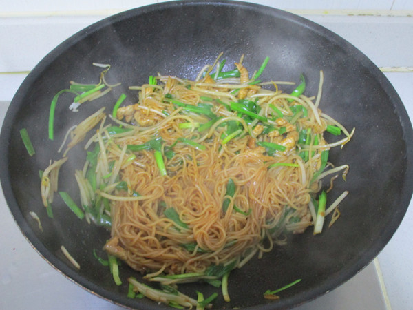 Rice Noodles with Chives and Shredded Pork recipe