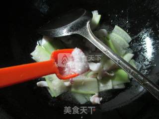 Fried Squid with Long Melon recipe