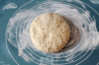 Knead-free Also Has A Good Taste: [germ Crispy French Sesame Ball] (with A Simple Cutting Knife) recipe