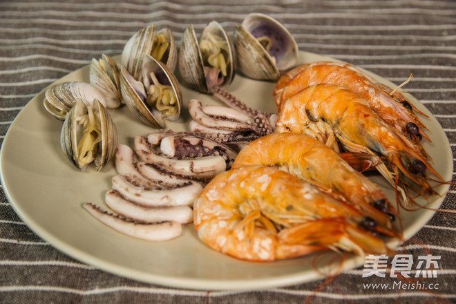 Xo Sauce Seafood Flavored Noodles recipe