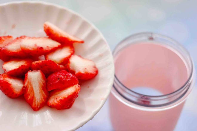 Cherries and Strawberry Iced Milkshake recipe