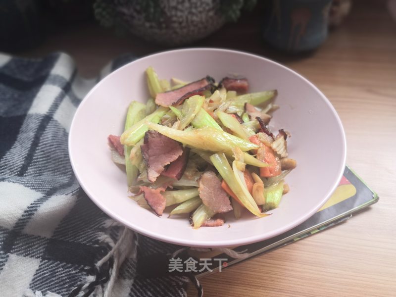 Stir-fried Bacon with Celery recipe