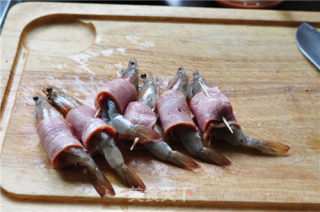 Grilled Prawns with Tomato Sauce and Bacon recipe