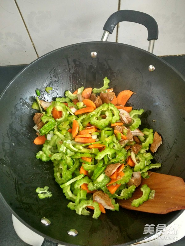 Bitter Gourd Carrot Shredded Pork recipe