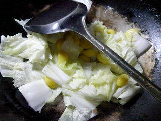 Stir-fried Cabbage with Silver Almonds recipe