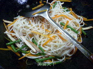 Carotene Fried Noodles recipe