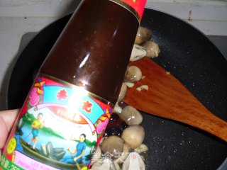 Simple Quick Dish-straw Mushrooms in Oyster Sauce recipe