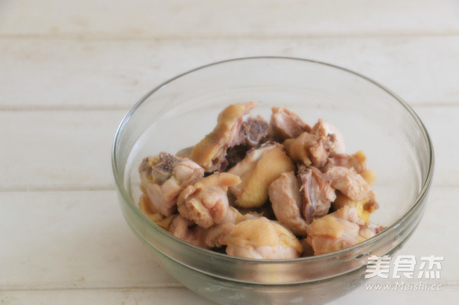 Stewed Chicken Soup with Cordyceps Flower and American Ginseng recipe