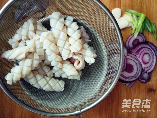 Fried Squid Flower with Onion recipe