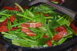 Scrambled Eggs with Garlic Moss recipe