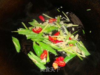 Spicy Stir-fried Lotus Root with Bean Drum recipe