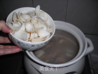 Nourishing Beauty and Clearing Fire Soup-yam Lily Pot Trotters recipe