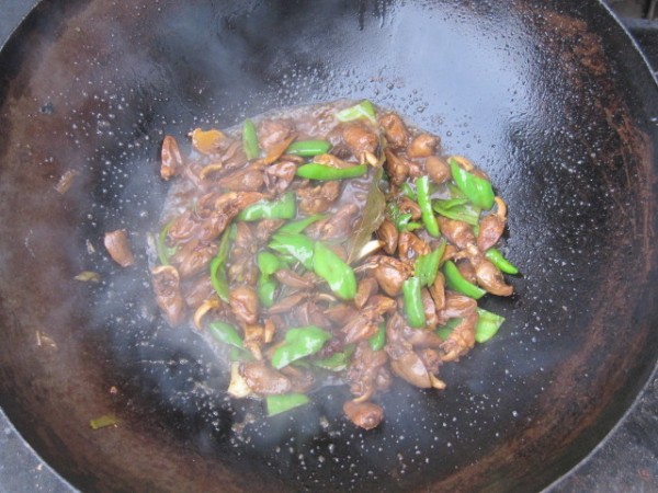 Stir-fried Chicken Hearts with Hot Peppers recipe