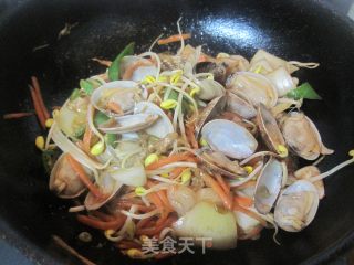 Fried Noodles with Fresh Vegetables and Seafood recipe