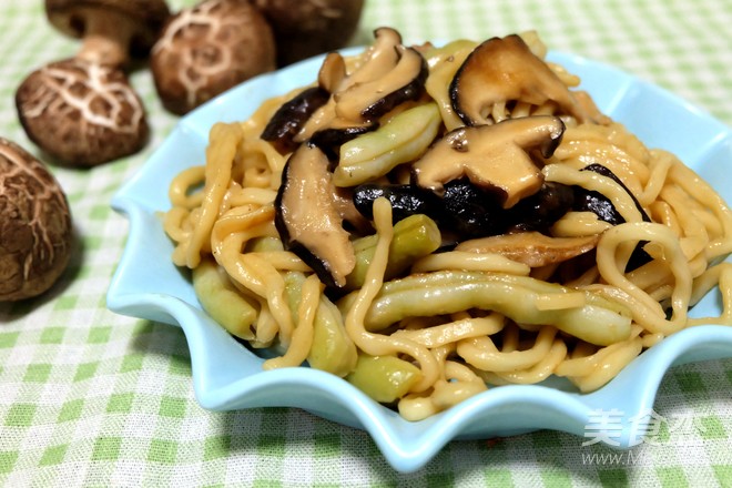 Braised Noodles with Mushrooms and Beans recipe