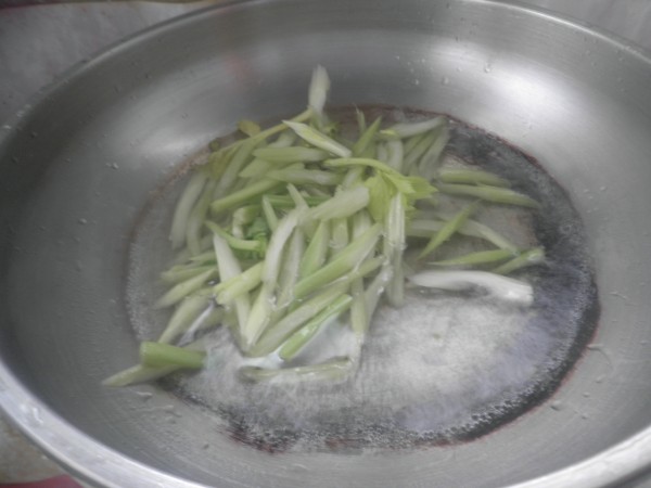 Celery Tossed with Vermicelli recipe