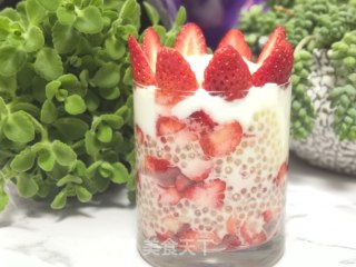 Strawberry Sago Mixed with Old Yogurt recipe