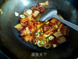 Stir-fried Tofu with Pork Belly and Fungus recipe