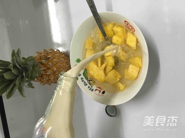 Thai Bird's Nest with Pineapple and Fresh Milk recipe