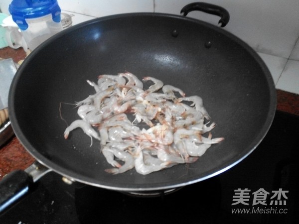 Fried Shrimp with Cucumber Fungus recipe