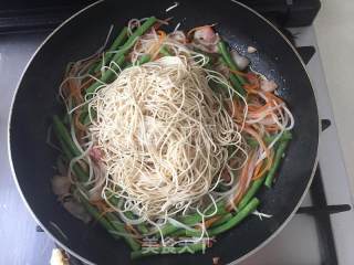 Braised Noodles with Beans recipe