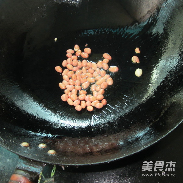 Peanuts, Minced Meat and Dried Radish recipe